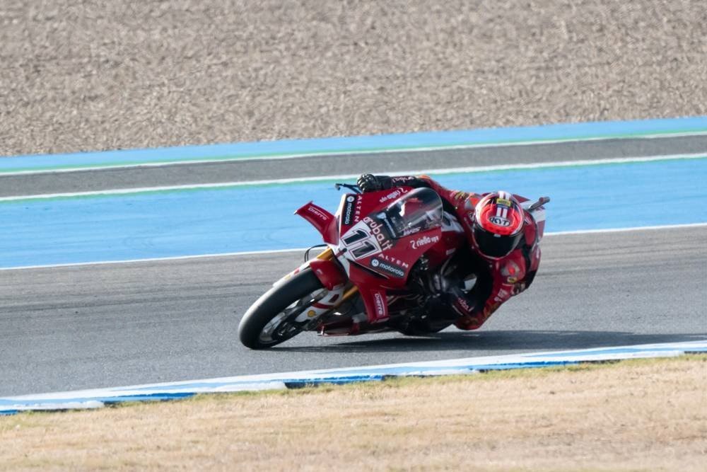 Nicolò Bulega domine le Superpole à Jerez avec 11 poles en 12 manches de WorldSBK.