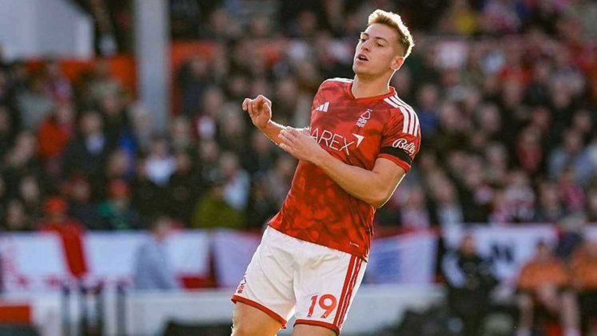 Liam Delap of Nottingham Forest in action