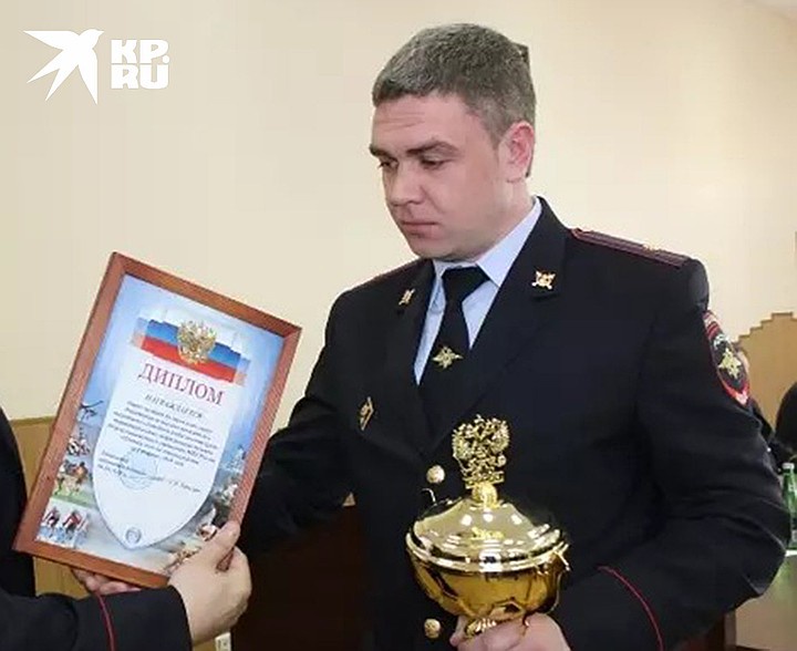 «Не давали воды, сорвали лифчики, снимали, как мы ходим в туалет»: Сестры рассказали об издевательствах в Ивантеевском отделе полиции сестры, полиции, видео, Вьюжанин, отдела, участок, pictures, против, суток, телефон, начальника, участка, форме, полицейские, полицию, просто, сестер, Когда, полицейских, улицу