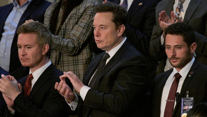 Elon Musk, CEO of SpaceX and Tesla, applauds as Israeli Prime Minister Benjamin Netanyahu addresses a joint meeting of Congress at the U.S. Capitol in Washington, U.S., July 24, 2024. REUTERS/Craig Hudson