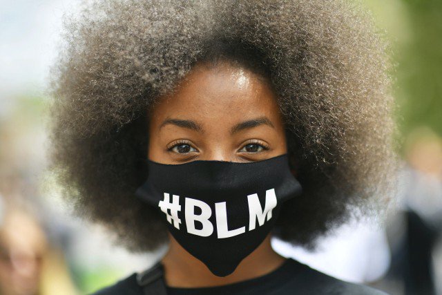 Peserta aksi Black Lives Matter di Bristol, Inggris. Foto: AP Photo via PA/Ben Birchall