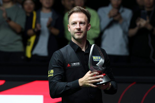 SHANGHAI, CHINA - AUGUST 02: Judd Trump of England holds the trophy after winning the Final match against Kyren Wilson of England on Day 7 of the 2026 Snooker Shanghai Masters at Luwan Gymnasium on August 2, 2026 in Shanghai, China. (Photo by Zhe Ji/Getty Images)