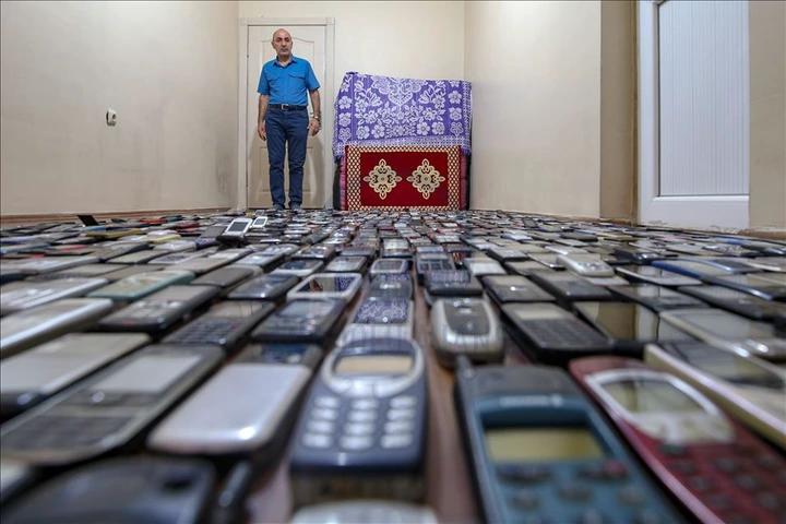 After 20 Years Of Collecting Old Phones, Look At Photos Of His Phone Collections