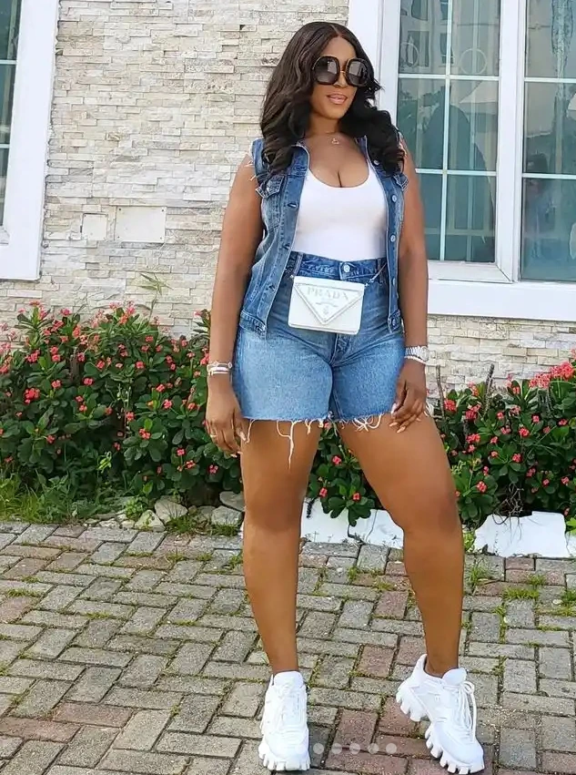 Linda Ikeji rocks denim outfits as she flashes her toned skin in interesting photos 