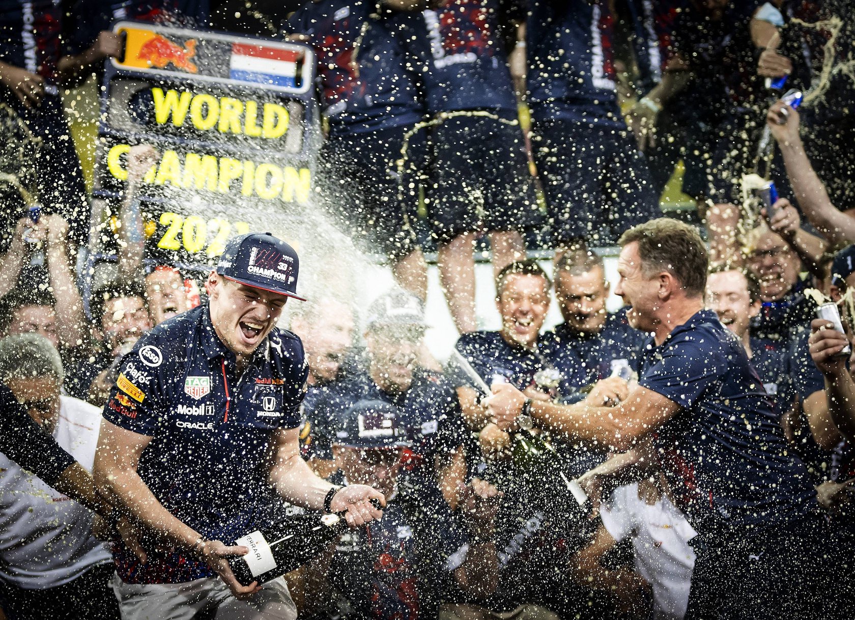 Am Ende feierte Verstappen (l.) seinen ersten WM-Titel in der Formel 1
