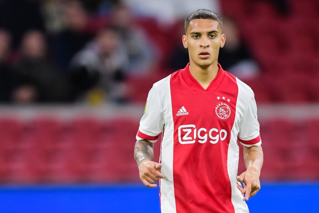 Antony sends his support to Vinicius Junior after abuse