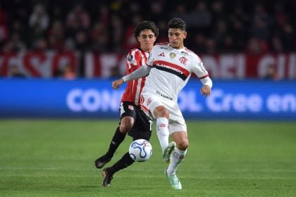 Flamengo empata na argentina com o Estudiantes e decisão fica para o Maracanã