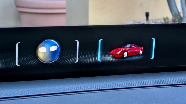 2027 BMW iX5 panoramic display icons.