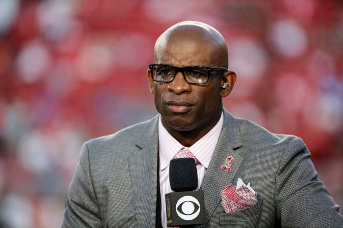 NFL, American Football Herren, USA Seattle Seahawks at San Francisco 49ers Oct 22, 2015 Santa Clara, CA, USA NFL Network Thursday Night Football host Deion Sanders at game between San Francisco 49ers and the Seattle Seahawks at Levi s Stadium. Santa Clara California United States EDITORIAL USE ONLY Copyright: xImagexofxSportx SpencerxAllenx iosphotos135724 ©IMAGO/Newscom World