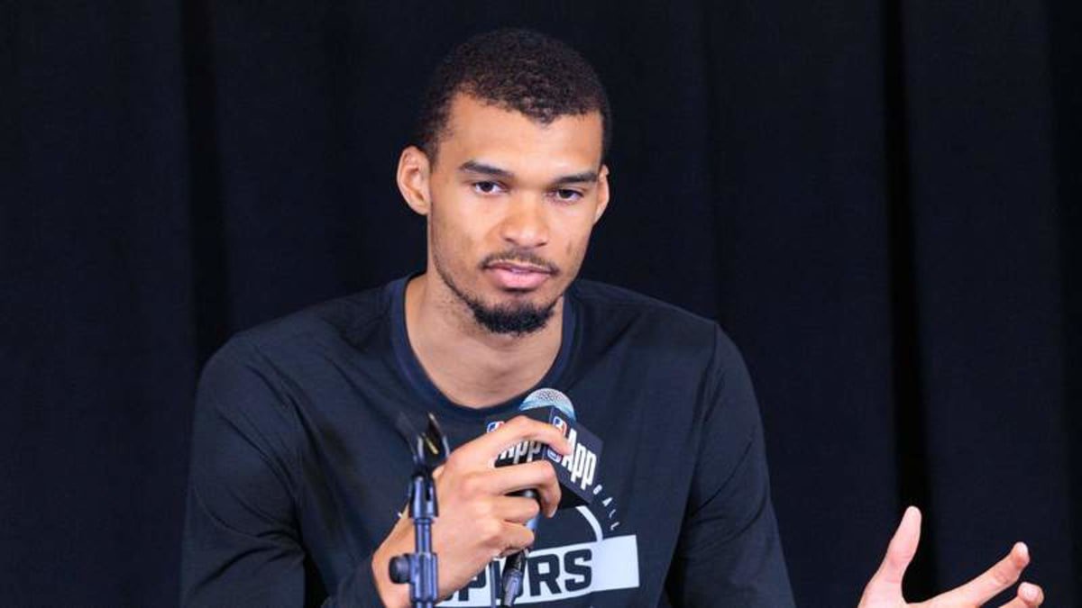 March 16, 2026, Inglewood, California, USA: Victor Wembanyama 1 of the San Antonio Spurs attends a press conference, PK, Pressekonferenz after winning a regular season NBA, Basketball Herren, USA game against the Los Angeles Clippers on Monday March 16, 2026 at Intuit Dome Arena in Inglewood, California. JAVIER ROJAS/PI Inglewood USA – ZUMAp124 20260316_zaa_p124_101 Copyright: xJavierxRojasx ©Credits Imago