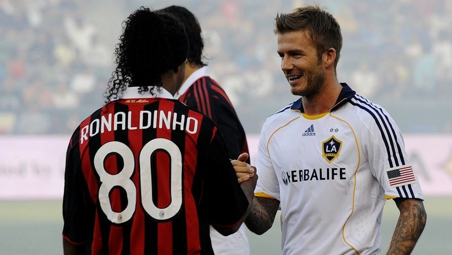 CARSON, CA - JULY 19:  David Beckham #23 of the Los Angeles Galaxy greets former teammate Ronaldinho #80 of AC Milan before the MLS friendly match at The Home Depot Center on July 19, 2009 in Carson, California. (Photo by Kevork Djansezian/Getty Images)