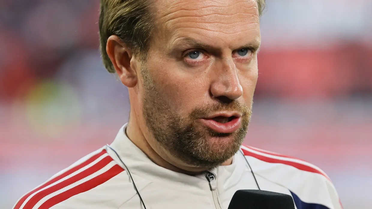 Ko-Trainer Aaron Danks übernahm Vincent Kompanys Aufgaben beim Bayern-Spiel in Freiburg.