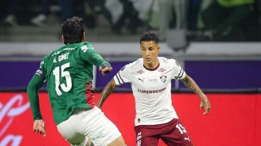 Gustavo Gómez e Arana disputam lance; na disputa de pênaltis, ambos marcaram e a festa final foi alviverde