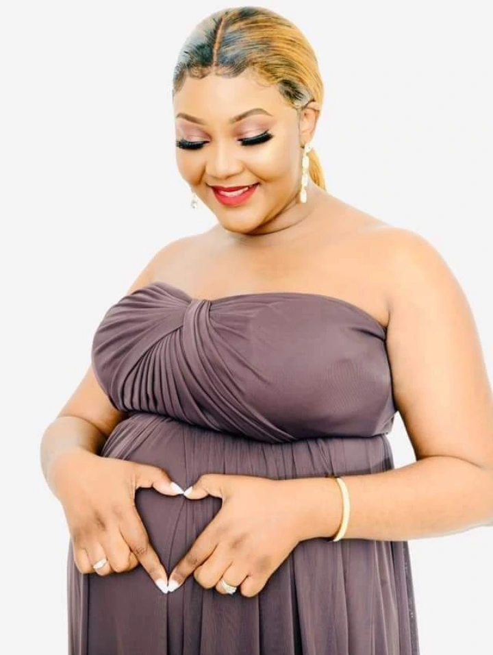 Beautiful lady dies few days after losing her newborn child.