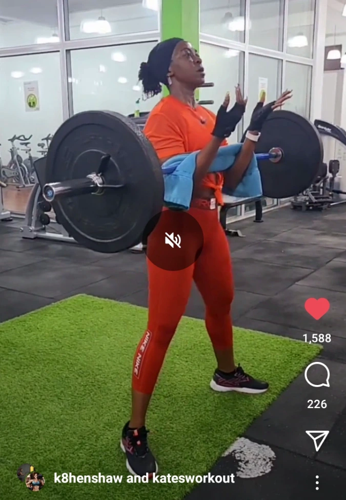51-Year-Old Kate Henshaw Pictured Lifting Weights At The Gym (Photos)