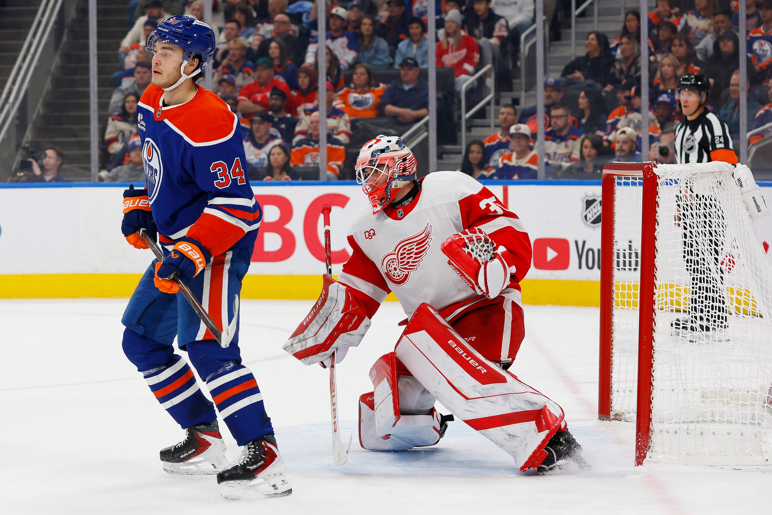 Postava Perfect Against McDavid in First Start to Lead Red Wings to Victory
