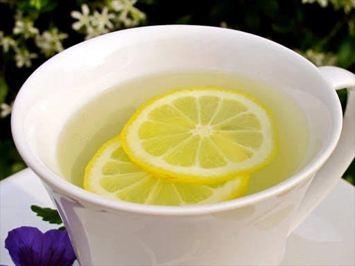 Easy way to prepare hot lemon water