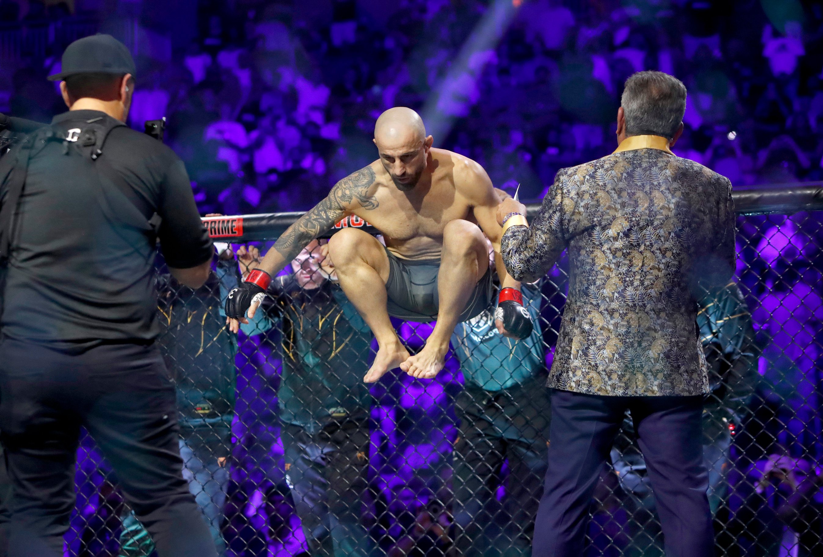 Alexander Volkanovski regained the featherweight title in 2025
