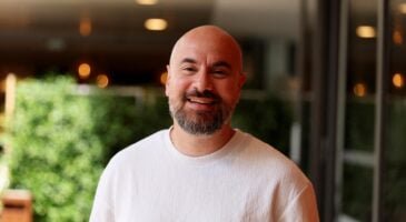 "La CAF a sauvé ma dignité et ma vie" : Kyan Khojandi (Bref) bénéficiaire du RSA, l'organisme l'a "empêché de tomber dans la précarité ultime"