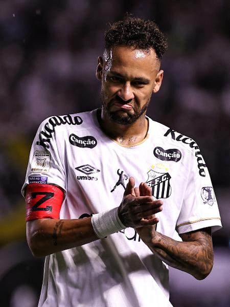 Neymar aplaude com ironia a arbitragem após ser expulso em Santos x Bahia