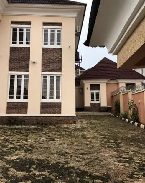 2d82bd5ecd9369a7e61d0c8e11d9b8f2?quality=uhq&format=webp&resize=720