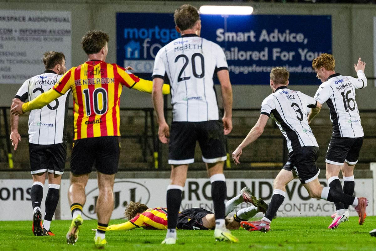 Seb Drozd goes down in the box
