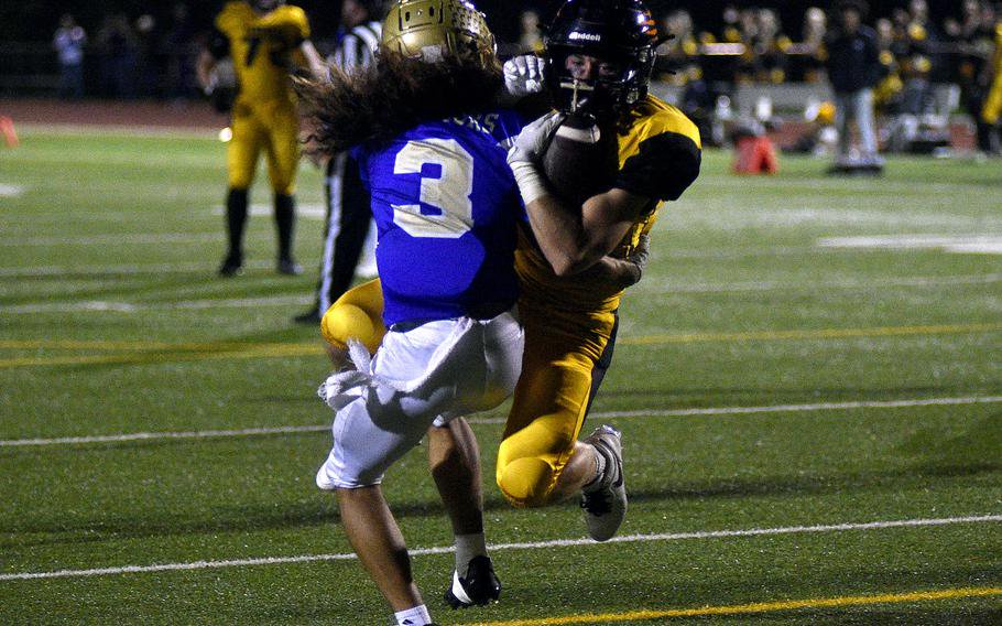 Matthew Thompson breaks a tackle.