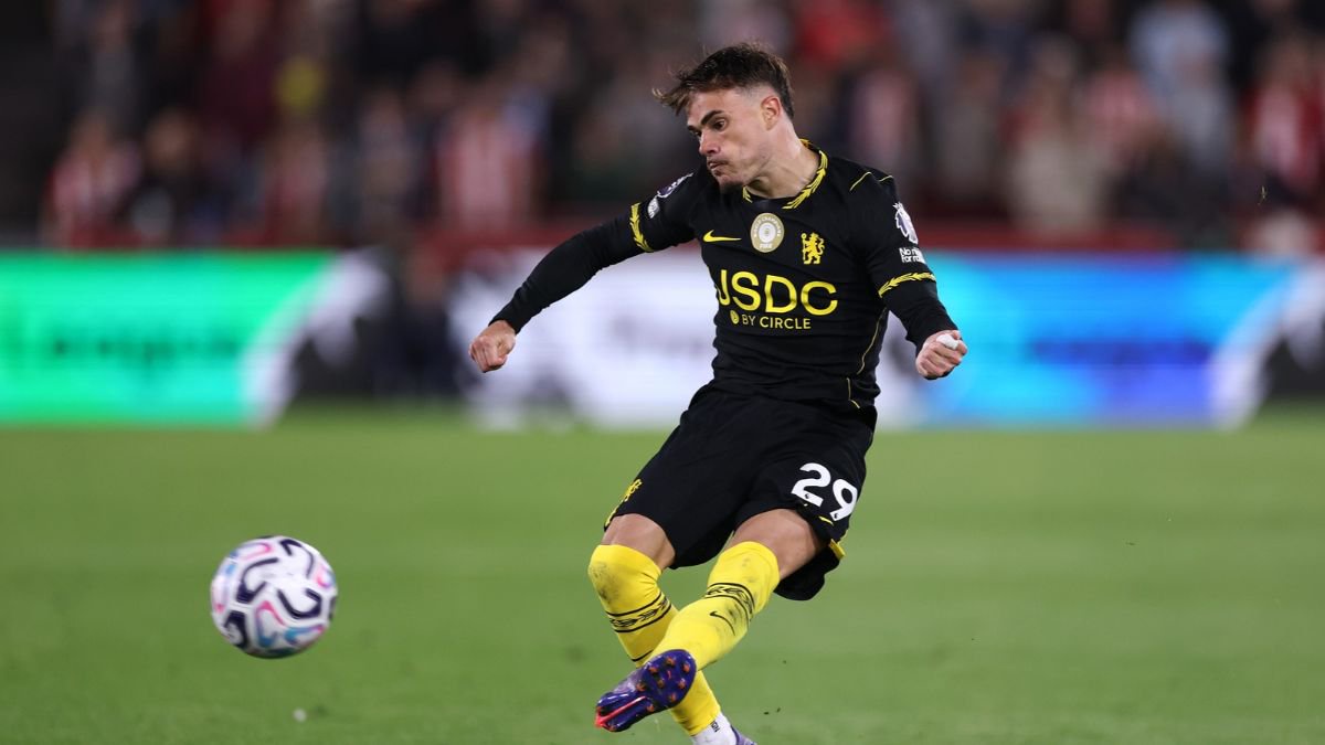 Pep Chavarria on the ball.