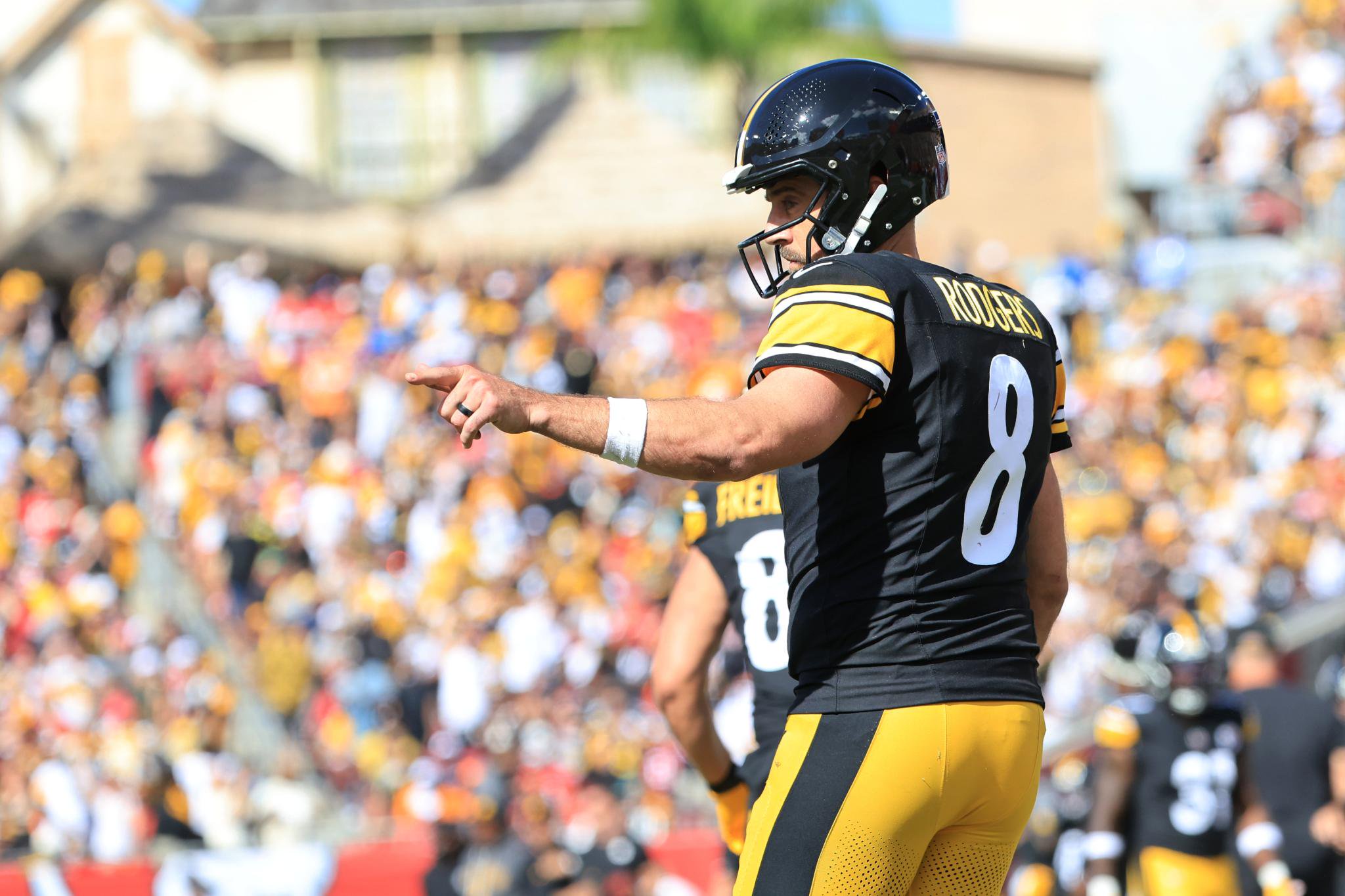 Pittsburgh Steelers quarterback pointing on the field during a game against the Tampa Bay Buccaneers.