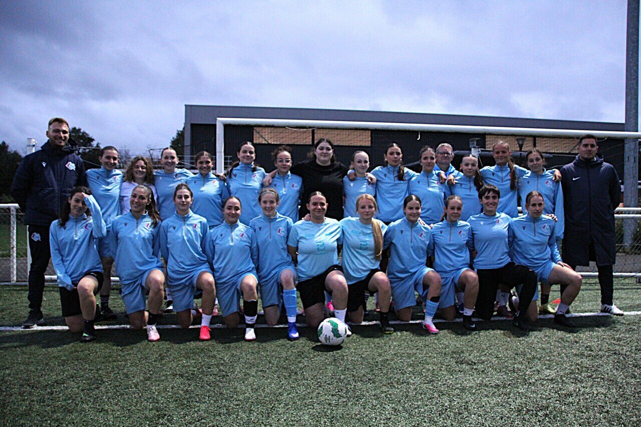 Joueuses et entraîneurs du GFPF