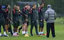Sir Alex Ferguson (r) watches Ryan Giggs, Ashley Young, Darren Fletcher and Rio Ferdiniand during the Manchester United Training Session ahead of t...