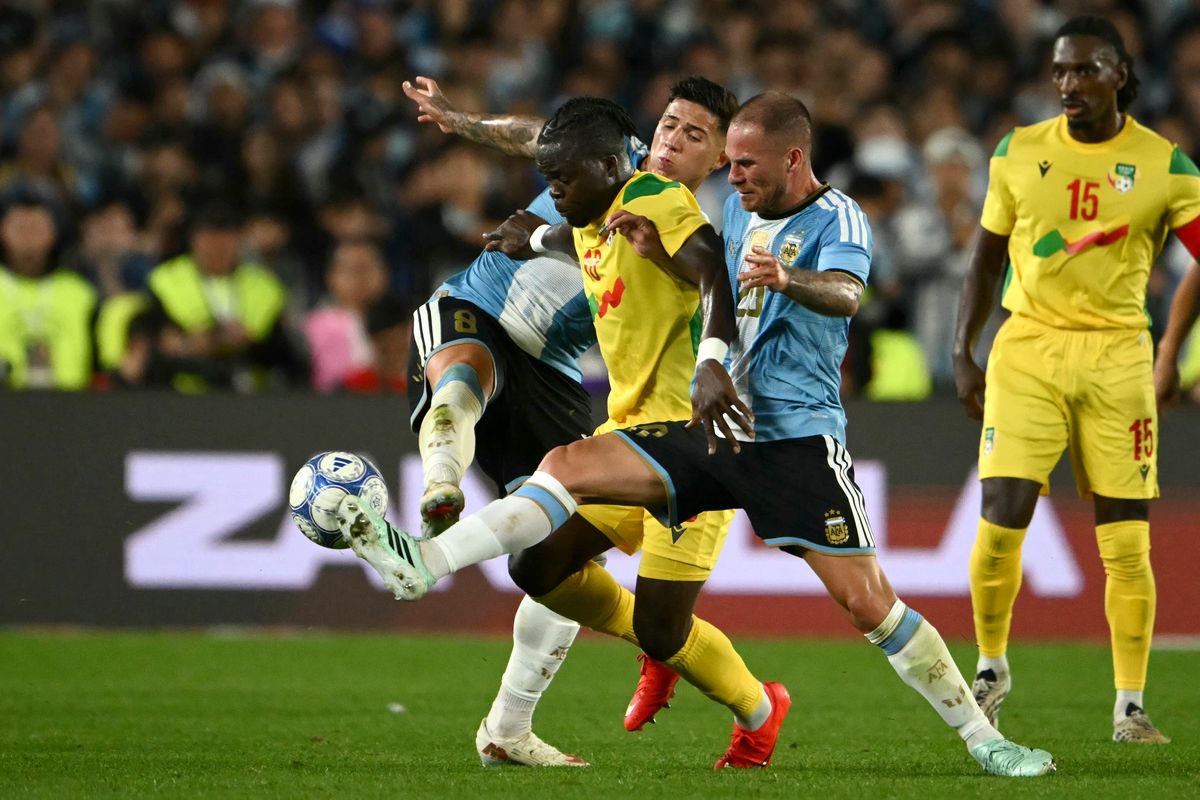 Alexis Mac Allister in action for Argentina against Benin.