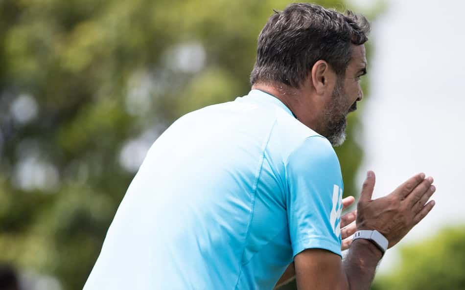 Artur Jorge em treinamento na Toca II (Foto: Gustavo Aleixo/Cruzeiro)