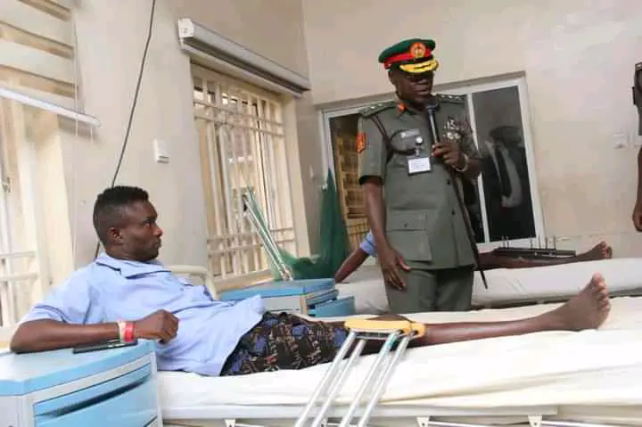 2f2505423fa043099f2369231071871f?quality=hq&format=webp&resize=720&resize=720 See What A Wounded Soldier Did When Chief Of Army Staff Visited Him At The Hospital; Got People Talking -SEE PHOTOS