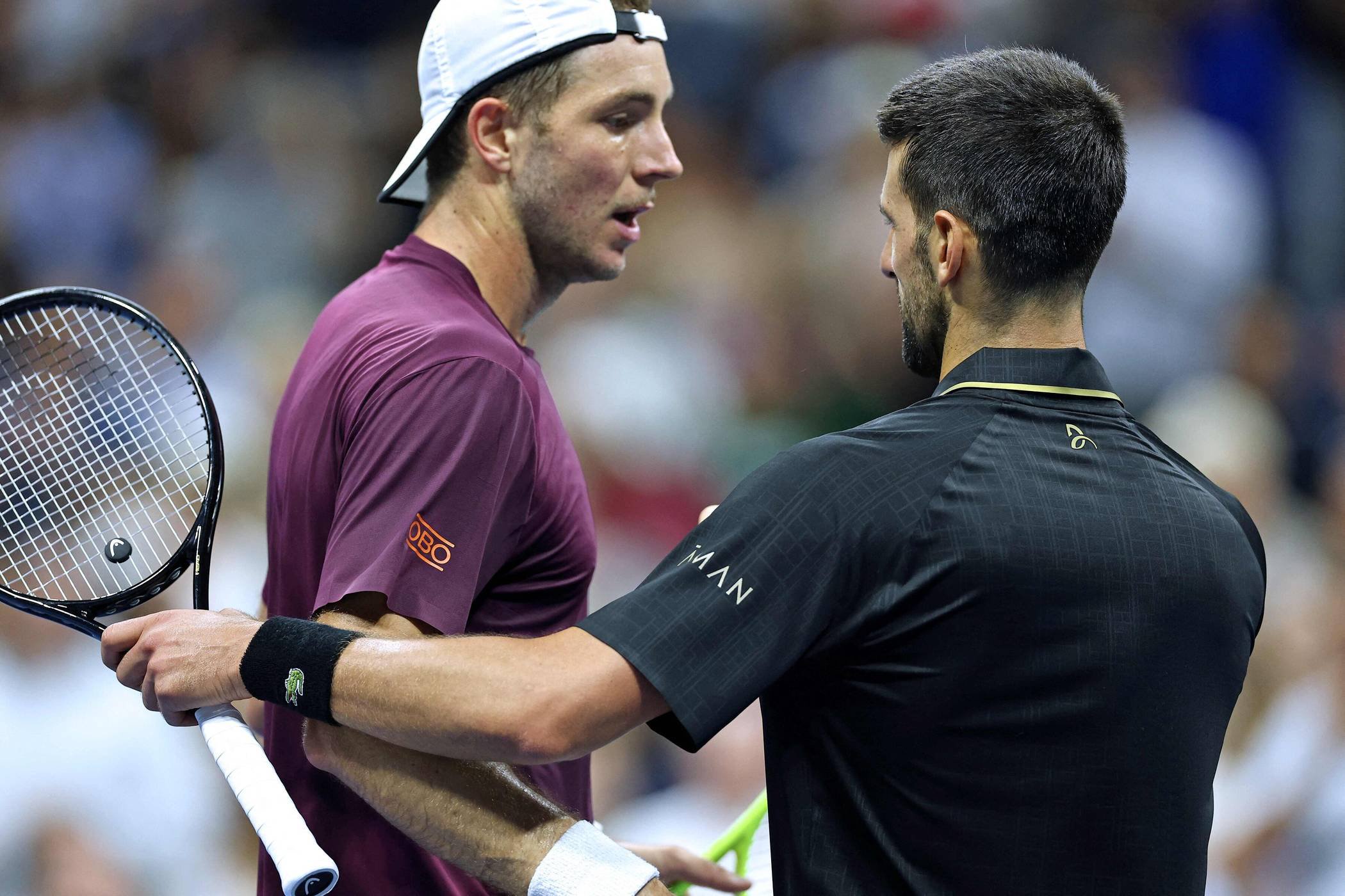 Jan-Lennard Struff (l.) und Novak Djokovic im Achtelfinale der US Open 2025.