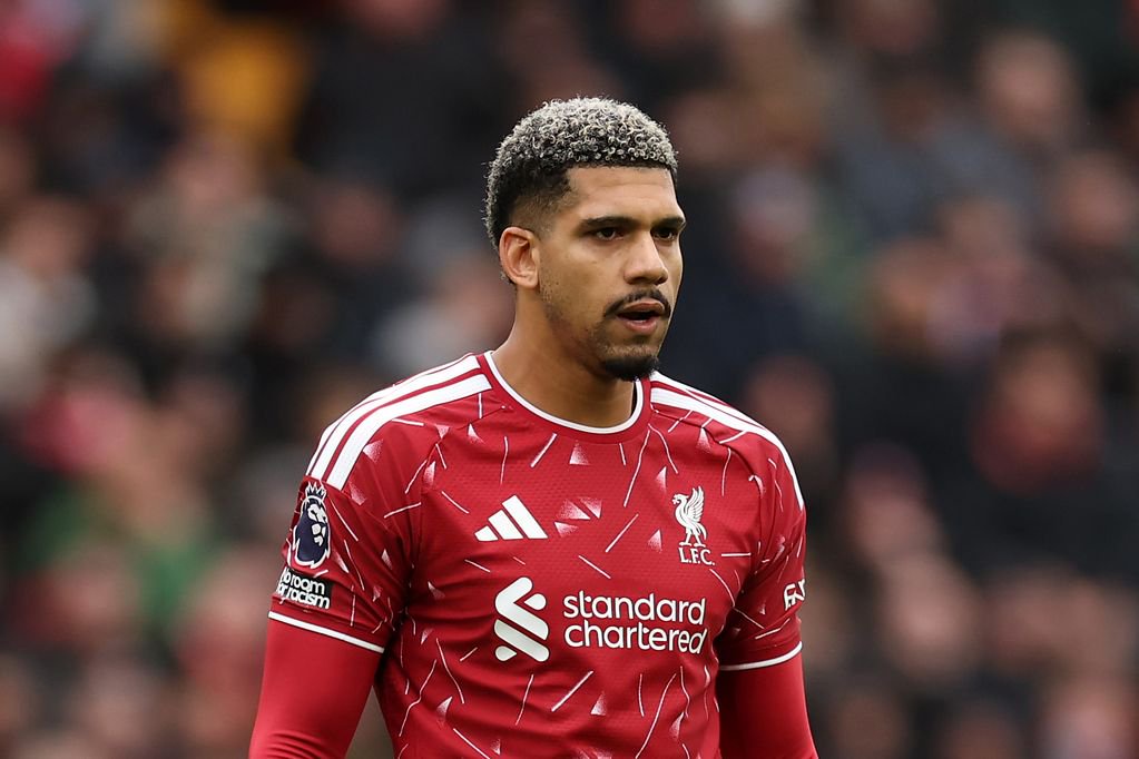 Liverpool center-back Ronald Araujo.