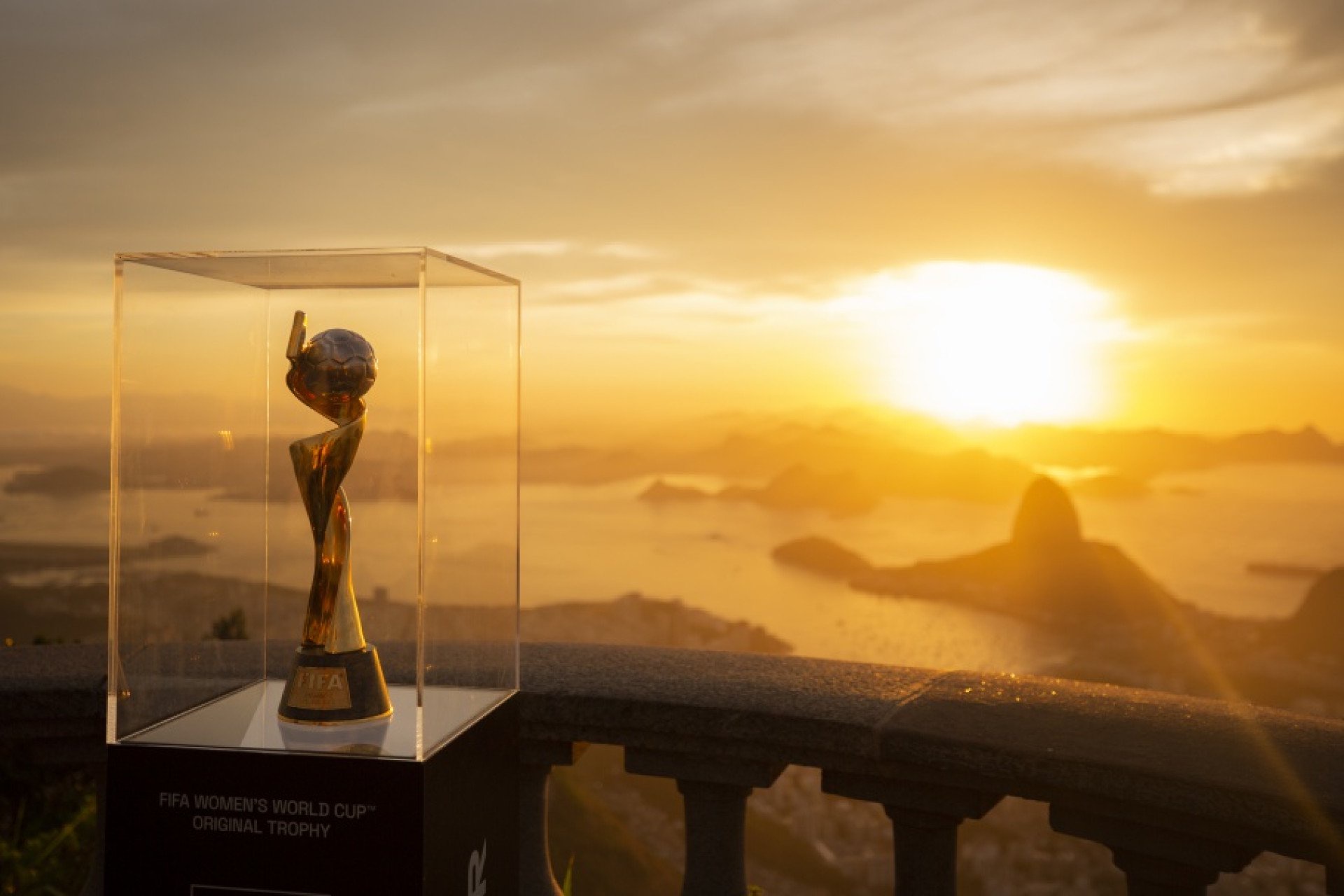 Troféu da Copa do Mundo Feminina de 2023, em tour no Brasil.  (Foto: Thais Magalhães/CBF)