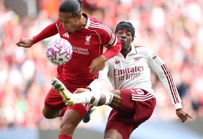RIVALRY RENEWED: Liverpool yster Virgil van Dijk tackles Arsenal winger Noni Madueke