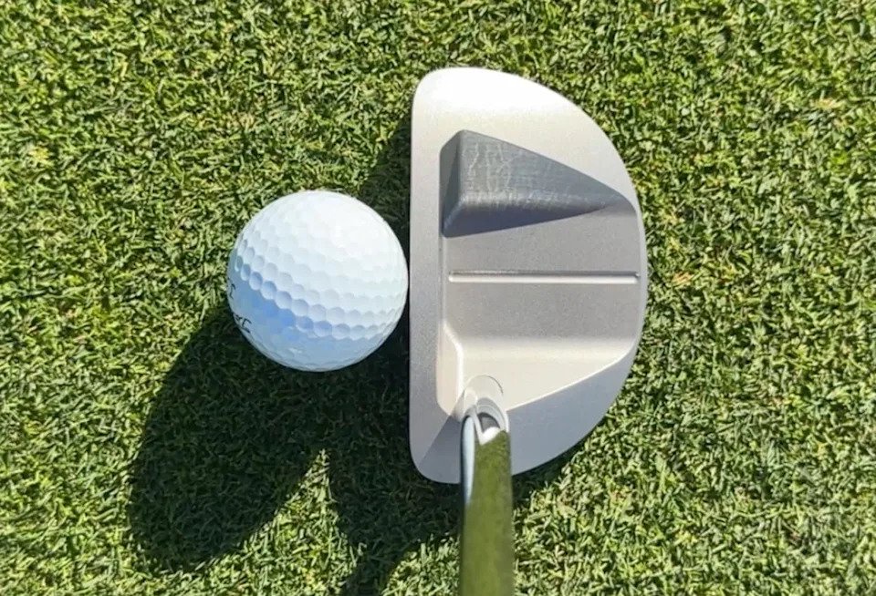 The semi-circular Takomo Lumo M1 has a single white alignment line to go along with a torque-reducing design.