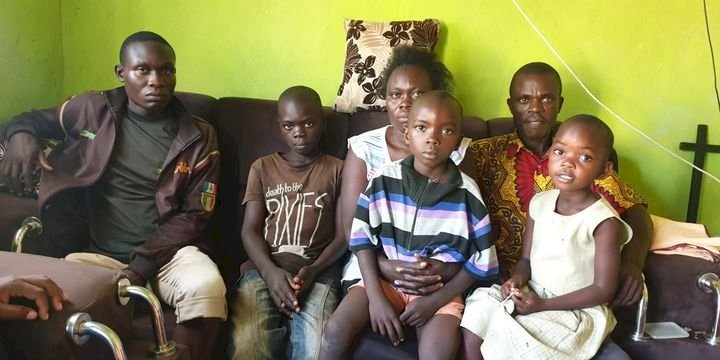 FAMILY OF SIX GOES BLIND AND ONE DIES