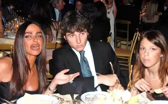 SURGERY GONE WRONG: Much Surgery Turned This Lady Look (See Photos)