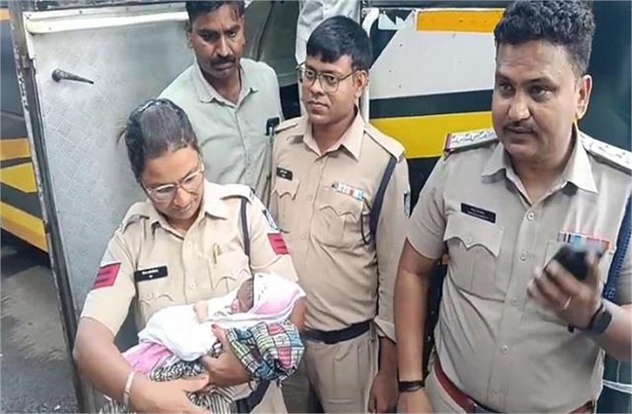 husband and wife flee after leaving their 15 day old child in a bus police