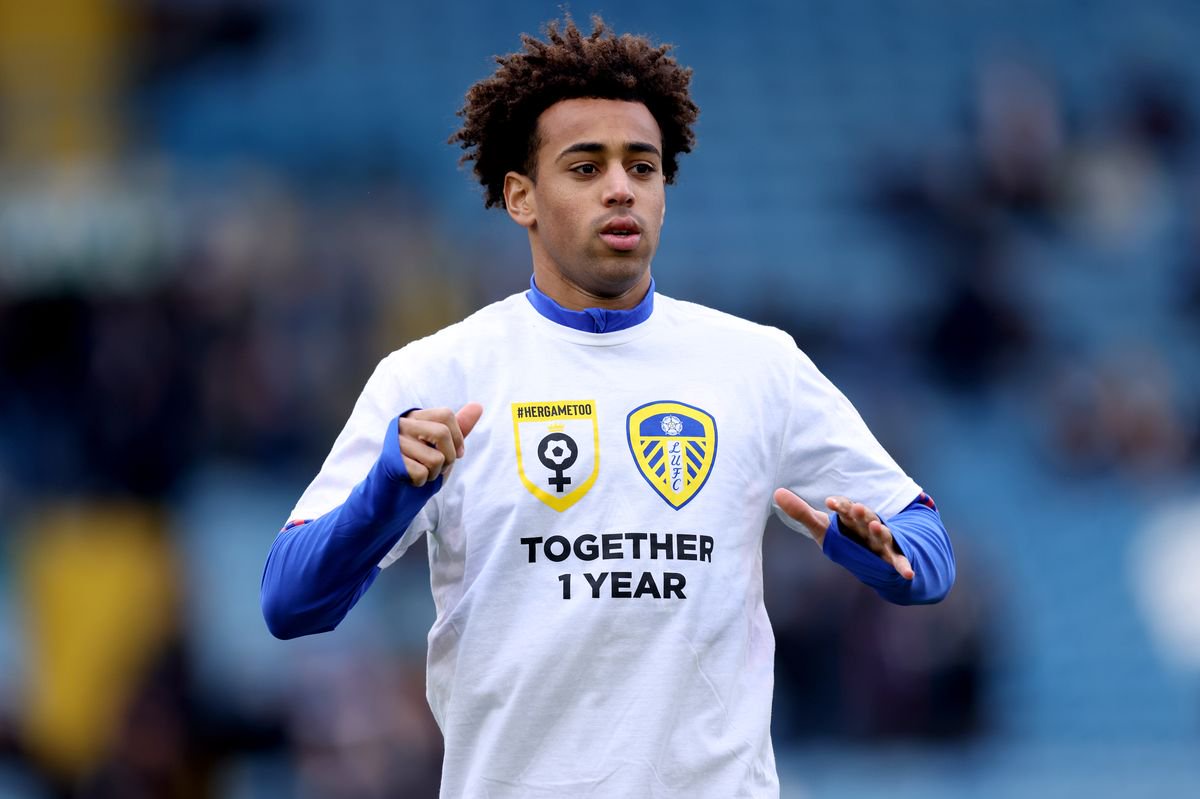 Tyler Adams warms up for Leeds.