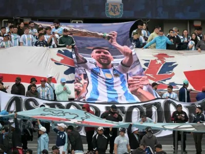 Argentina fans display a banner reading "Gracias por todo mi capitán" ("Thank you for everything, my captain") alongside a tifo depicting Lionel Messi ahead of the international friendly football match between Argentina and Benin at the Mas Monumental stadium in Buenos Aires on October 6, 2026. Argentines will bid farewell to Lionel Messi with a huge "thank you" themed send-off in Buenos Aires, where the legendary captain will end his more-than-two-decade international career with a friendly against Benin. (Photo by JUAN MABROMATA / AFP)