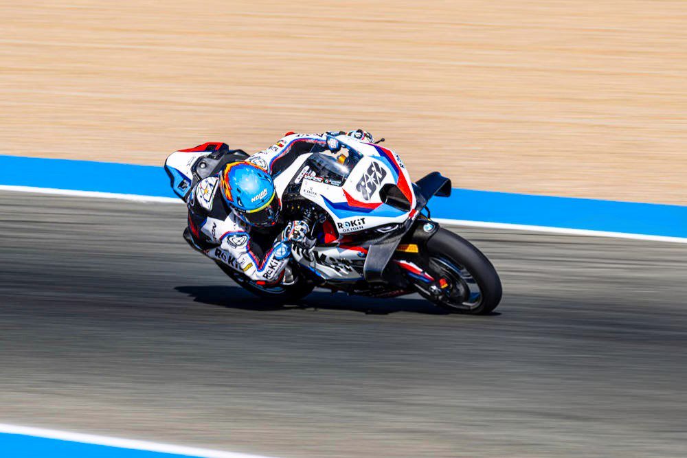 Bulega führt das Superbike FP2 in Jerez an, während Surra und Lecuona die besten Plätze jagen. Miguel Oliveira ist auf dem 7. Platz.