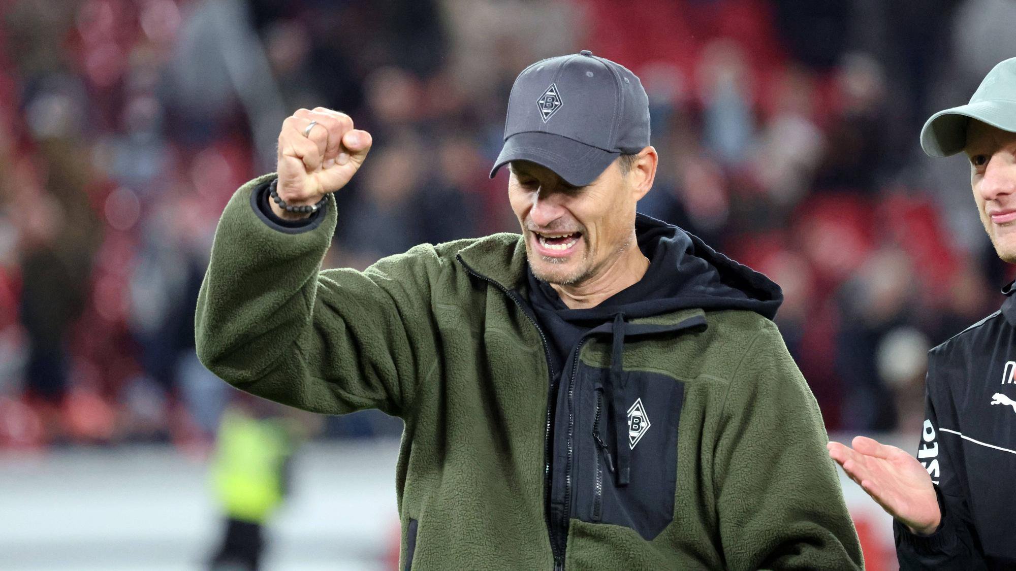 Jubel bei Gladbach-Trainer Alexander Blessin.
