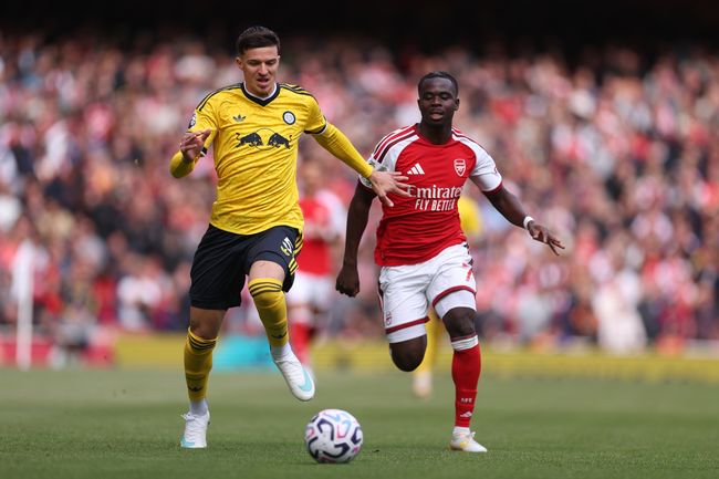 Leeds United player ratings vs Arsenal: 9/10 star shines but James Trafford missteps in defeat