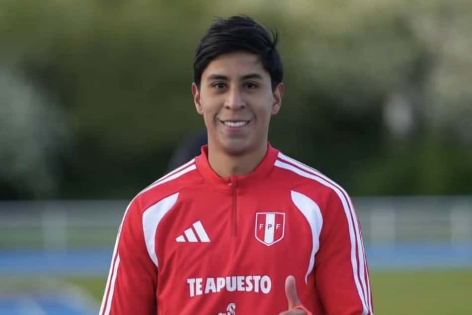 Adrian Quiroz, Jogador Peruano do Universitário, Sorri. (Divulgação).