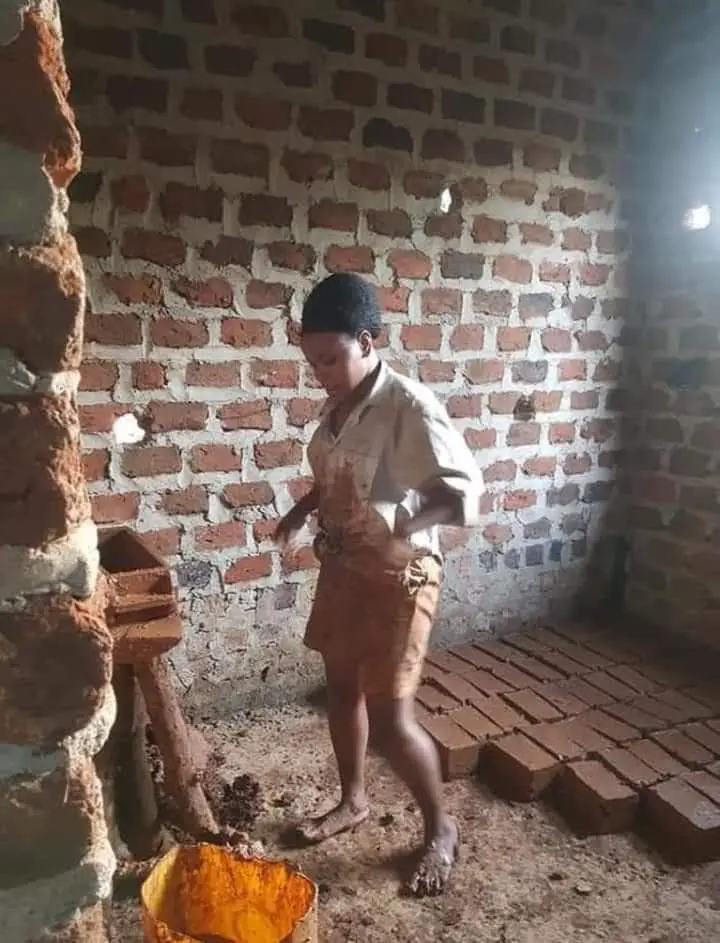 Beautiful Lady Who Use To Make Bricks To Pay For Her School Fees Finally Graduates