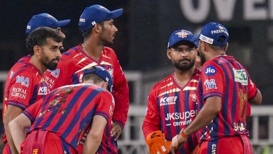 Lucknow Super Giants' captain Rishabh Pant, second right, during the match against Delhi Capitals (HT_PRINT)